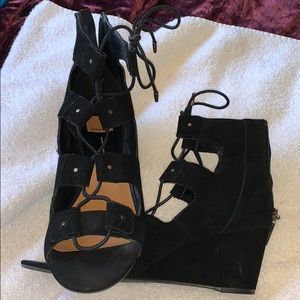 Dolce Vita lace up suede wedge, back zip, black.